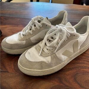 Veja V-90 Sneaker